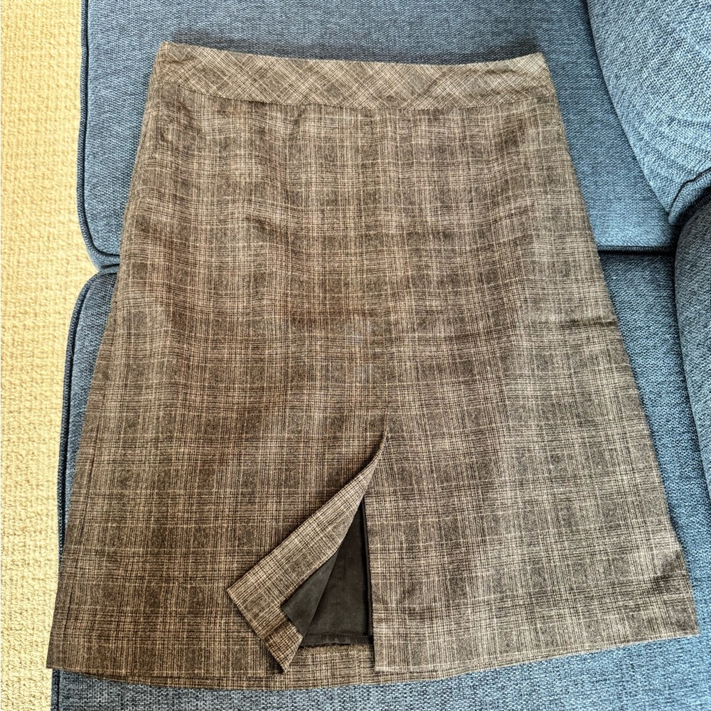 3/$15 skirts - always in style skirt from Le Chateau - size 9/10